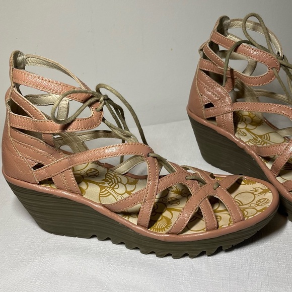 Fly London Wedge Sandals with Strappy Design. Pale Pink. 40 or size 9. Leather - Picture 2 of 6